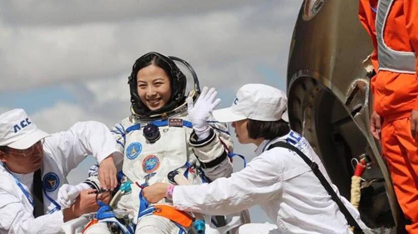 航天员必须已婚育中国首位女航天员刘洋为何没生育就上太空