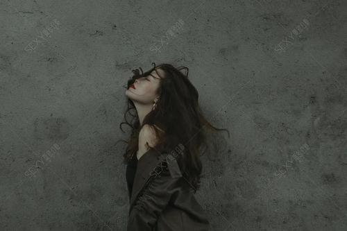 做自己的女王,不卑不亢,不慌不忙