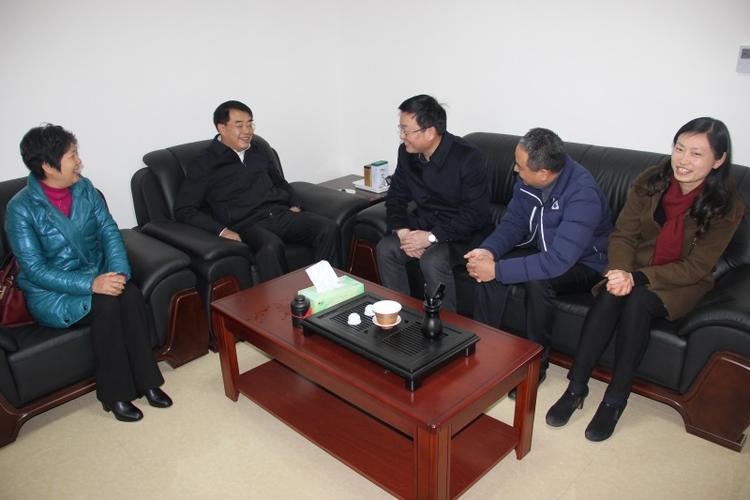 徐其斌节后第一天走访民建自贡市委机关