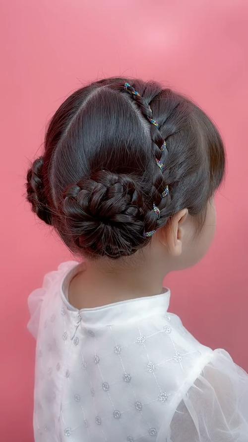 气质小主持人发型_发型_编发_儿童编发_母婴_婴童时尚