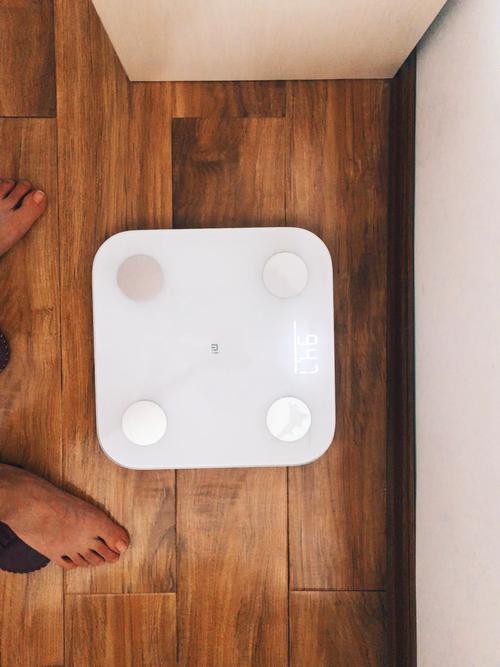 减脂的第29天初始体重98斤,目标体重90斤早上跑步后称重94.