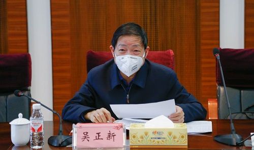 吴正新听取了宜化集团关于工程项目建设,复工复产,经营效益,政策争取