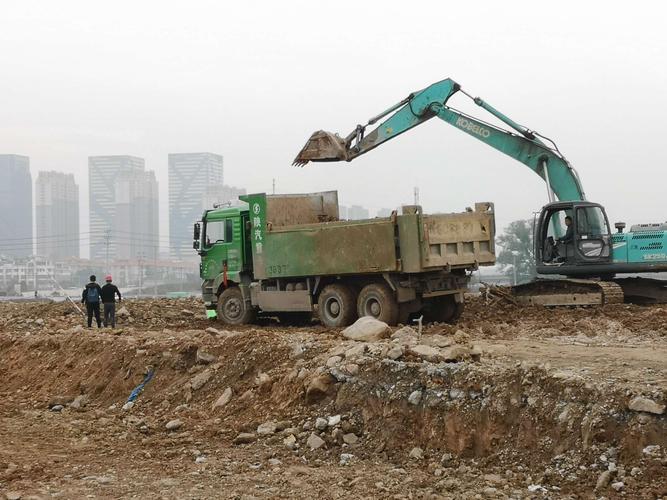 3,儿童公园场地内土方转运施工.