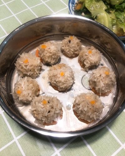 蒸 蒸糯米丸子 喵奥做的蒸糯米丸子  糯米,猪肉末,盐,姜,鸡蛋,大葱