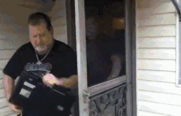 国外的父母并没有那么开明!游戏机被怒砸的惨案合集