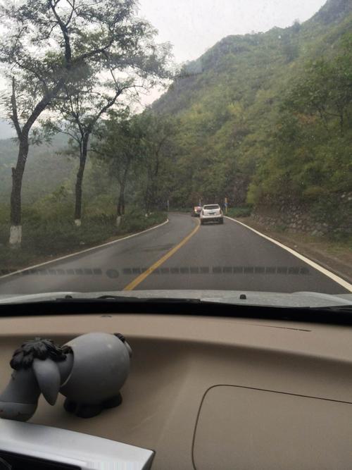 的阜石路,过门头沟中心区,直接就是美丽的山路,一点都不堵车,一路畅通
