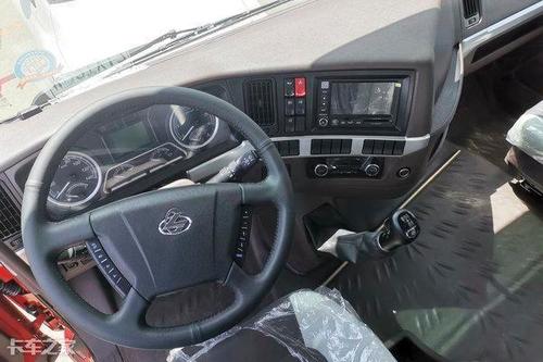 高顶双卧平地板,6.8米柳汽乘龙h5载货车图解