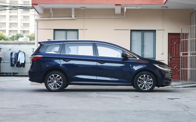 宋max的眼中钉,标配车联网,12万有l2级自动驾驶,挂