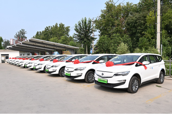 吉利枫叶80v济首批百台交车仪式成功举行-新浪汽车