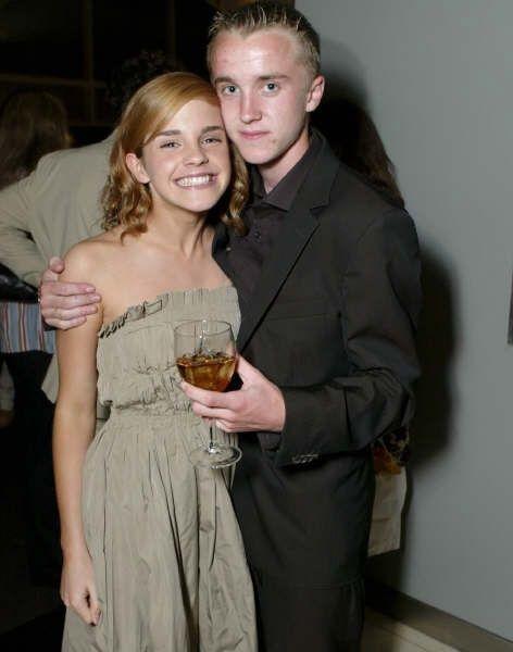 "赫敏"三十岁生日"罗恩"升级当爸,"哈利·波特"又在干嘛