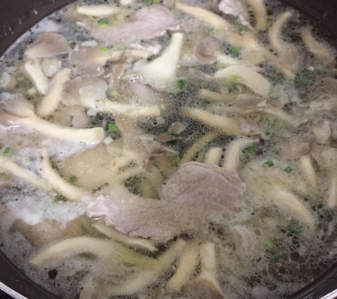 你最喜欢吃哪道蘑菇美食呢?简单几步在家做出汤鲜肉美的家常菜