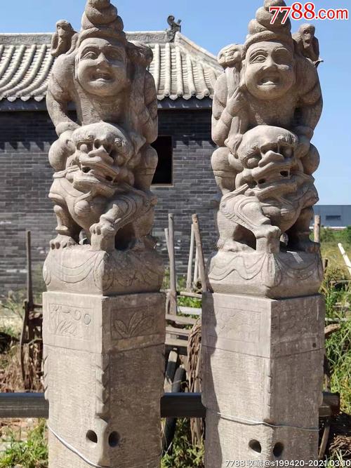 清代超大尺寸青石胡人驯狮拴马桩一对.