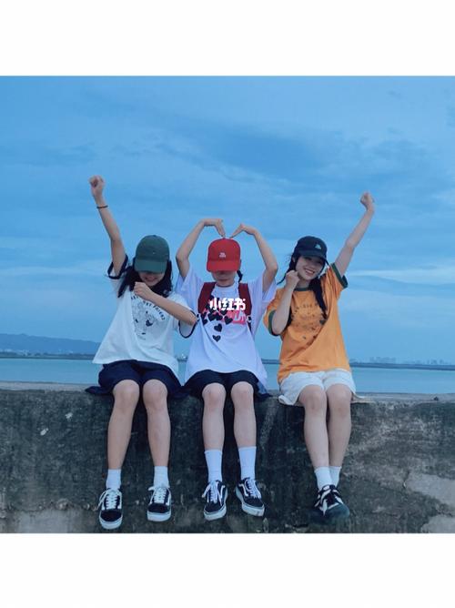 三个人拍照姿势分享95_拍照姿势_短袖_拍照姿势不重