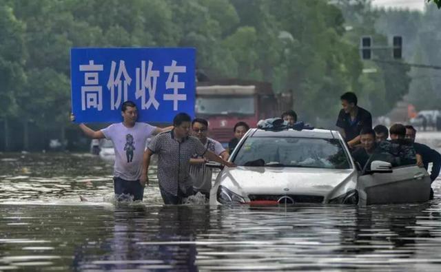 一场暴雨过后车贩子排队收泡水车转手就赚几十万