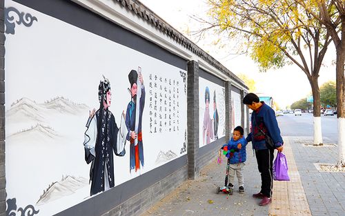 "戏曲是中国的国粹,我从小就喜欢听戏,这两