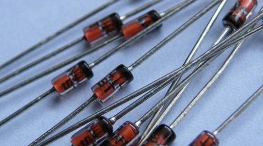 玻璃贴片色环二极管上有个蓝黄是什么二极管