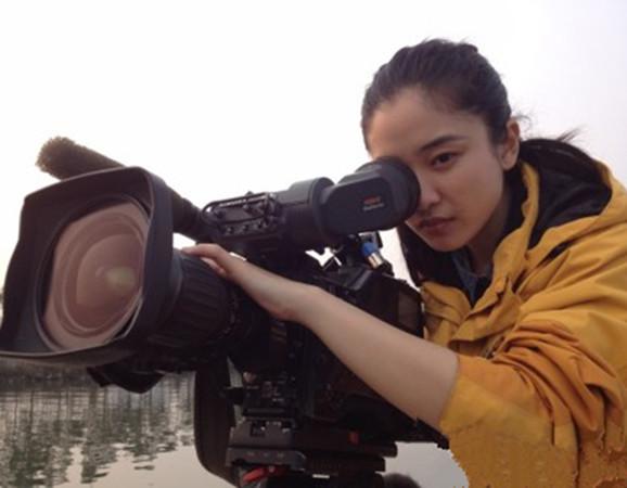 唐天骄是一位正宗的美女加学霸,有着靓丽而具有古典韵味的容貌,在