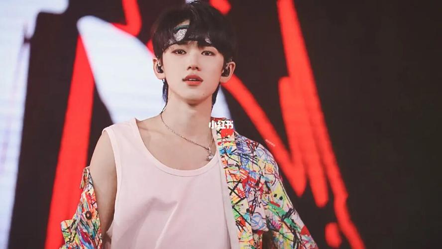 宋亚轩 壁纸_宋亚轩_壁纸_素材_壁纸