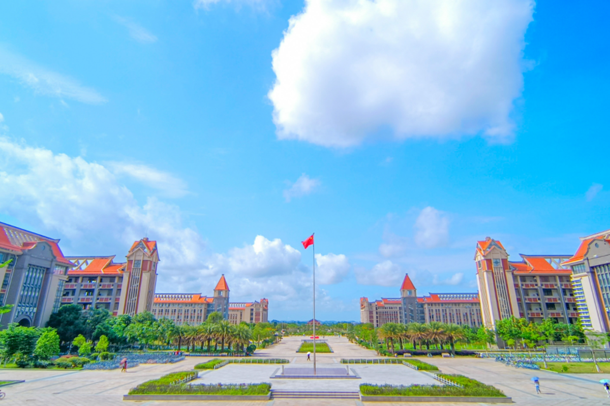 的相关资料,就很有可能 低分成功捡漏,比如北部湾大学原本的分数线是