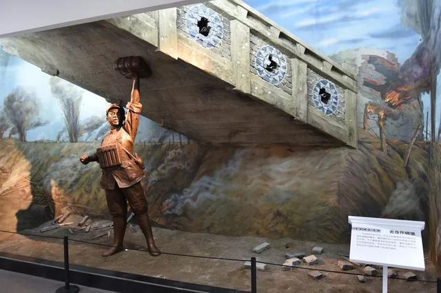 董存瑞炸碉堡塑像