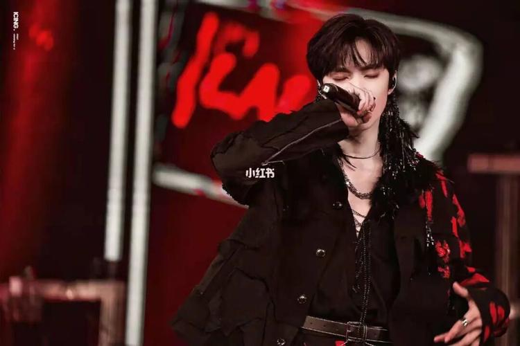 刘耀文四面楚歌图