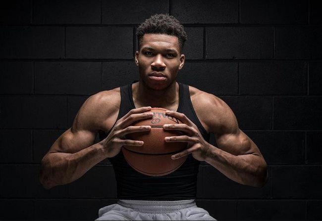 字母哥若夺冠历史地位如何超诺天王成nba第一外籍球星不成问题