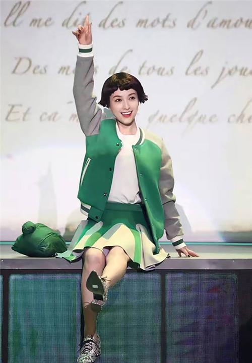 有颜任性!奥黛丽·赫本的"狗啃式"刘海正流行