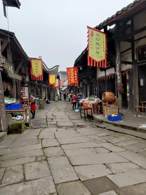 涞滩古镇位于重庆市合川区,是宋朝就镶嵌在渠江河畔的一颗明珠,三面
