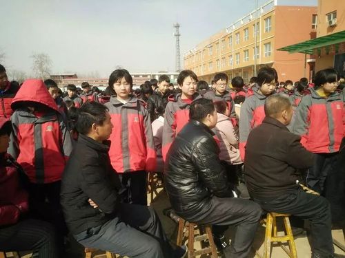 传递感恩,点燃梦想,赵县二中召开感恩教育报告会