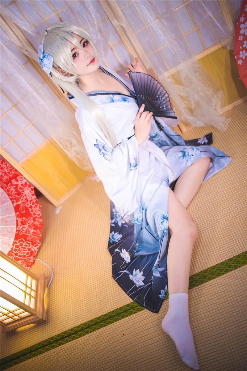 乖巧穹妹cos,纤细柔弱的美少女,让人心动不已_女孩子