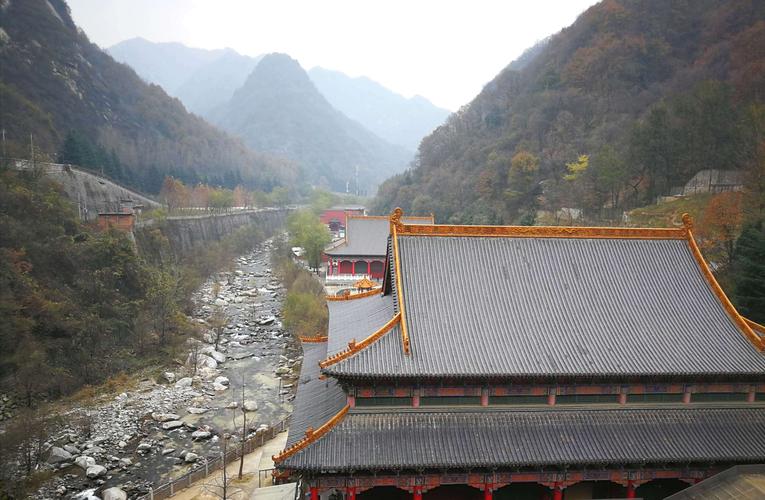 写美篇 简介:终南山观音禅院位于西安市长安区滦镇原二道桥村的陕西