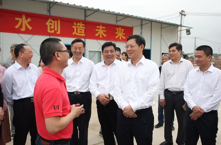 湛江市委书记郑人豪一行亲临龙健产业园考察,调研