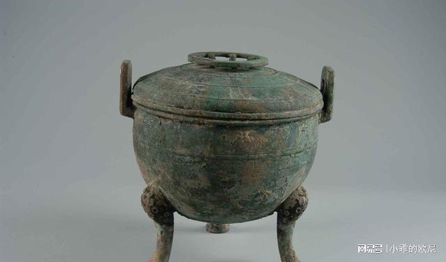 湖北省文物局工作人员万某在巡查的时候,意外发现了"郭家岗一号古墓葬