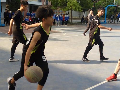 小心翻腕,涂裁判盯的可紧了.