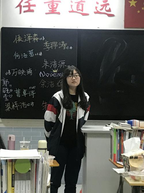 石门中学2020届319班举行第二次生日会