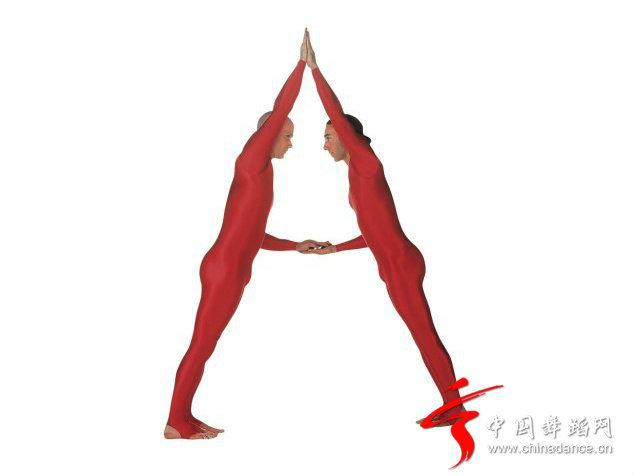 【好牛!舞蹈演员用身体摆拍26个英文字母……】