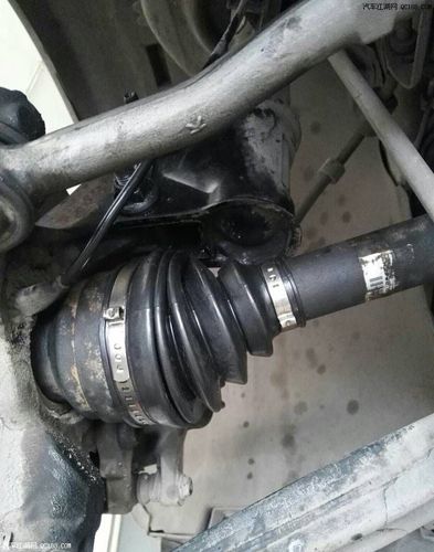 防止漏油不容忽视 标致408换半轴防尘套