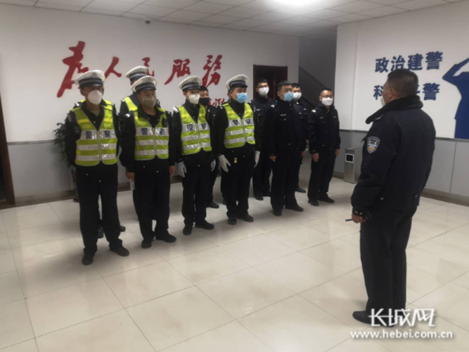 唐山交警九大队 开展夜查酒驾行动