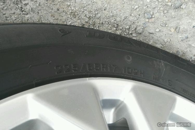 日产奇骏左前轮胎尺寸