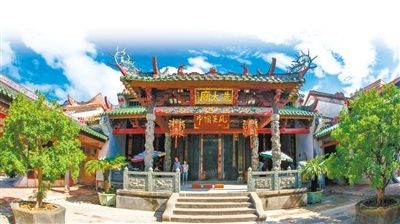 高州冼太庙演员叶璇饰演冼夫人冼夫人像大洋网讯 北有花木兰代父出征