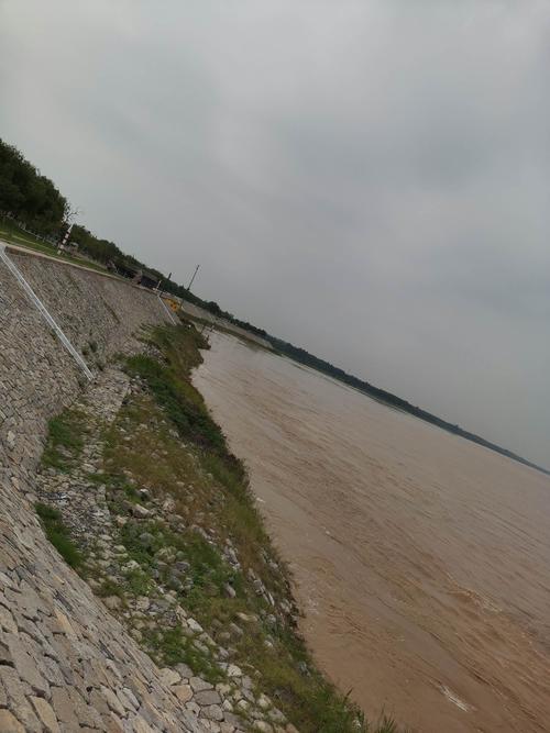 加固加高的黄河大堤足以防御更大的洪峰