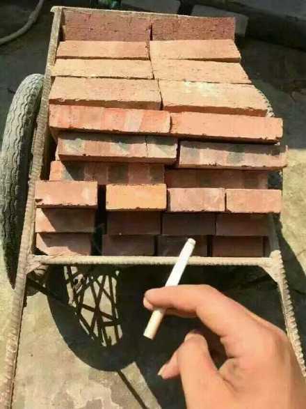 搬起砖头不能抱你表情包 - 搬起砖头不能抱你微信表情