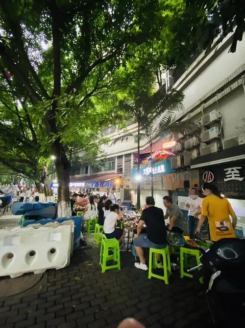 科园四路,重庆美食界的"耶路撒冷",在重庆的街头,可能你随手拉一个人