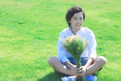 宋亚轩照片我的少年带着光惊艳了我的青春