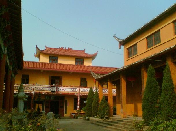 综合专题 佛教机构 内地寺院介绍 >>正文内容   地址:安义县龙津镇赣