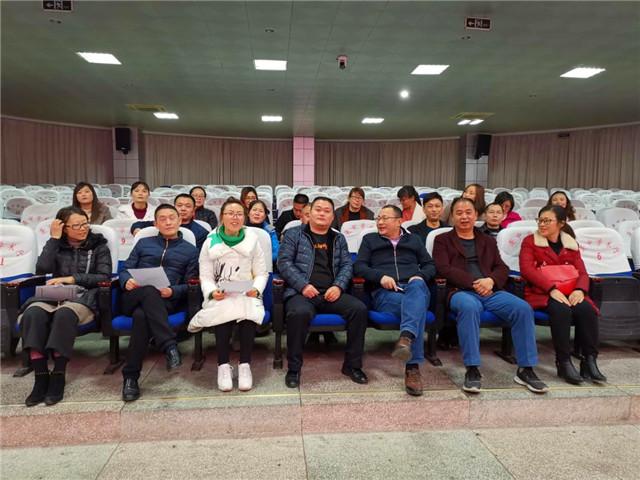 蓬溪中学初中年级召开2019年备课组长,教研组长会议