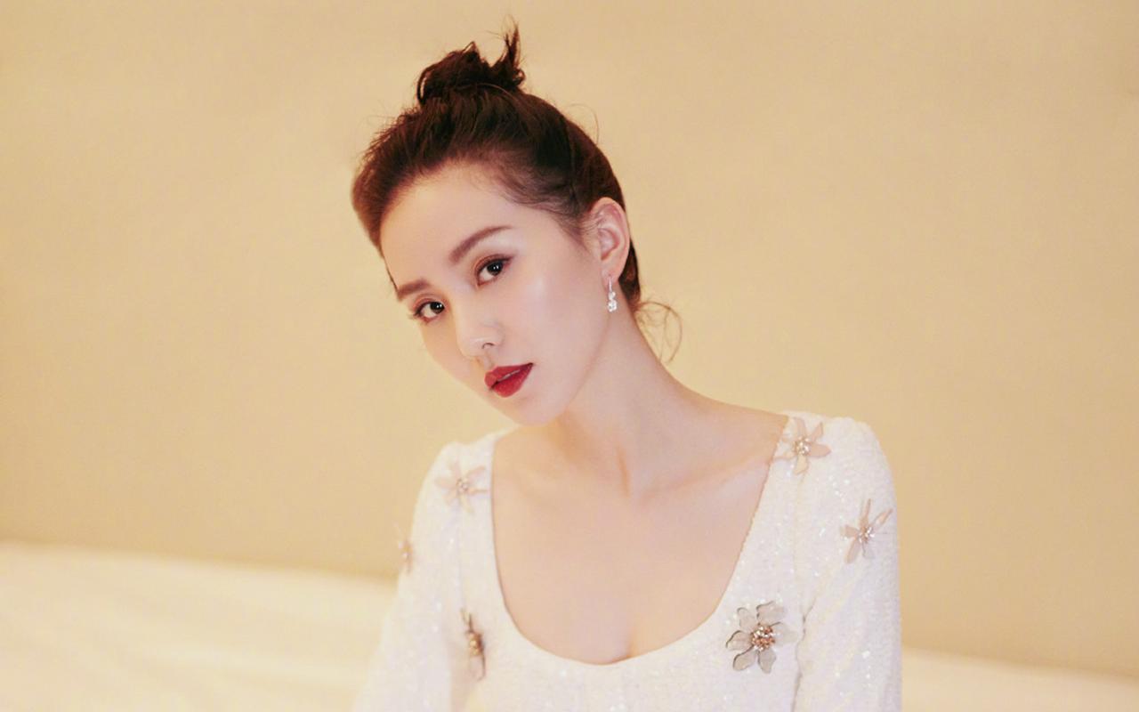 刘诗诗性感魅力写真桌面壁纸 上一张 下一张 简介 2019年12月刘诗诗
