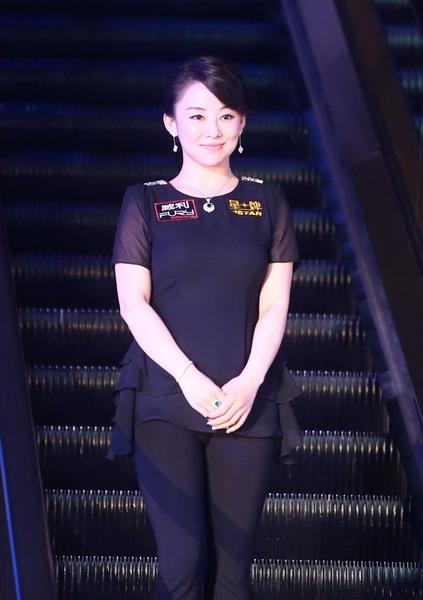 图文:九球世锦赛美女走秀 潘晓婷登场