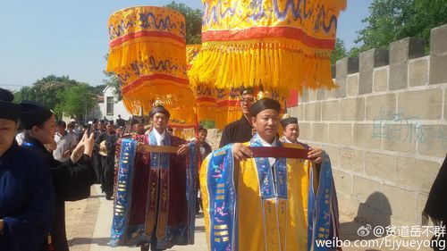(下图,景焘道长和山东省道协副会长,淄博道协尹清钧会长)(下图,景焘道