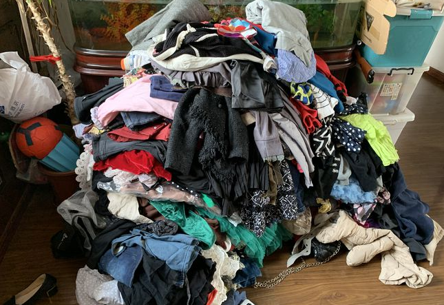 为什么回收旧衣服(回收的旧衣服都去哪了?主要途径有哪些)